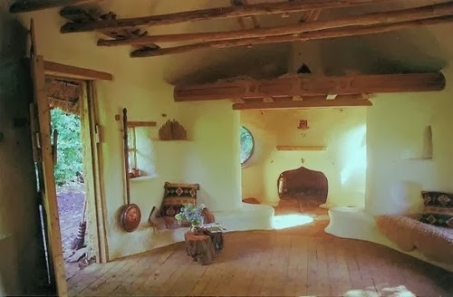 04-Dining-and-Kitchen-Area-Michael-Buck-Hobbit-House-for-£150-www-designstack-co