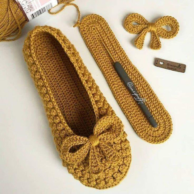 Delicate crochet shoes with step by step