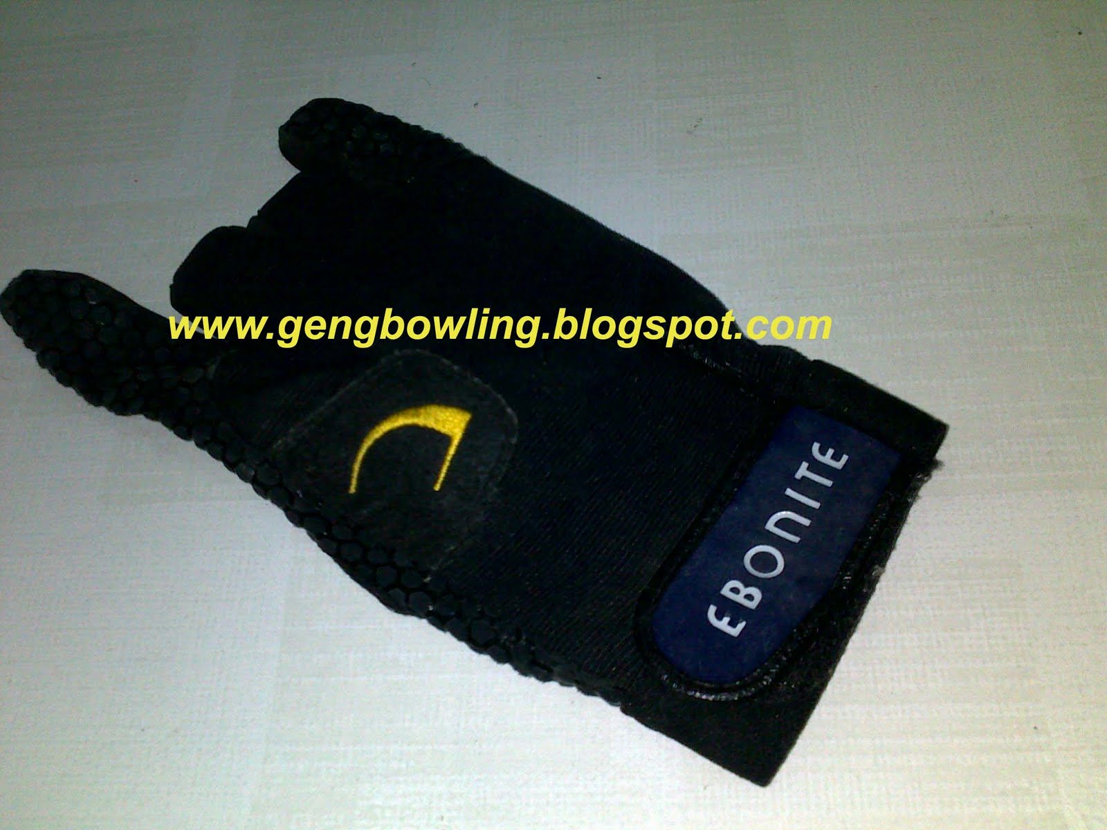 KEDAI BOWLING ONLINE RIGHT HANDED BOWLING HAND GLOVE BRAND EBONITE 'L