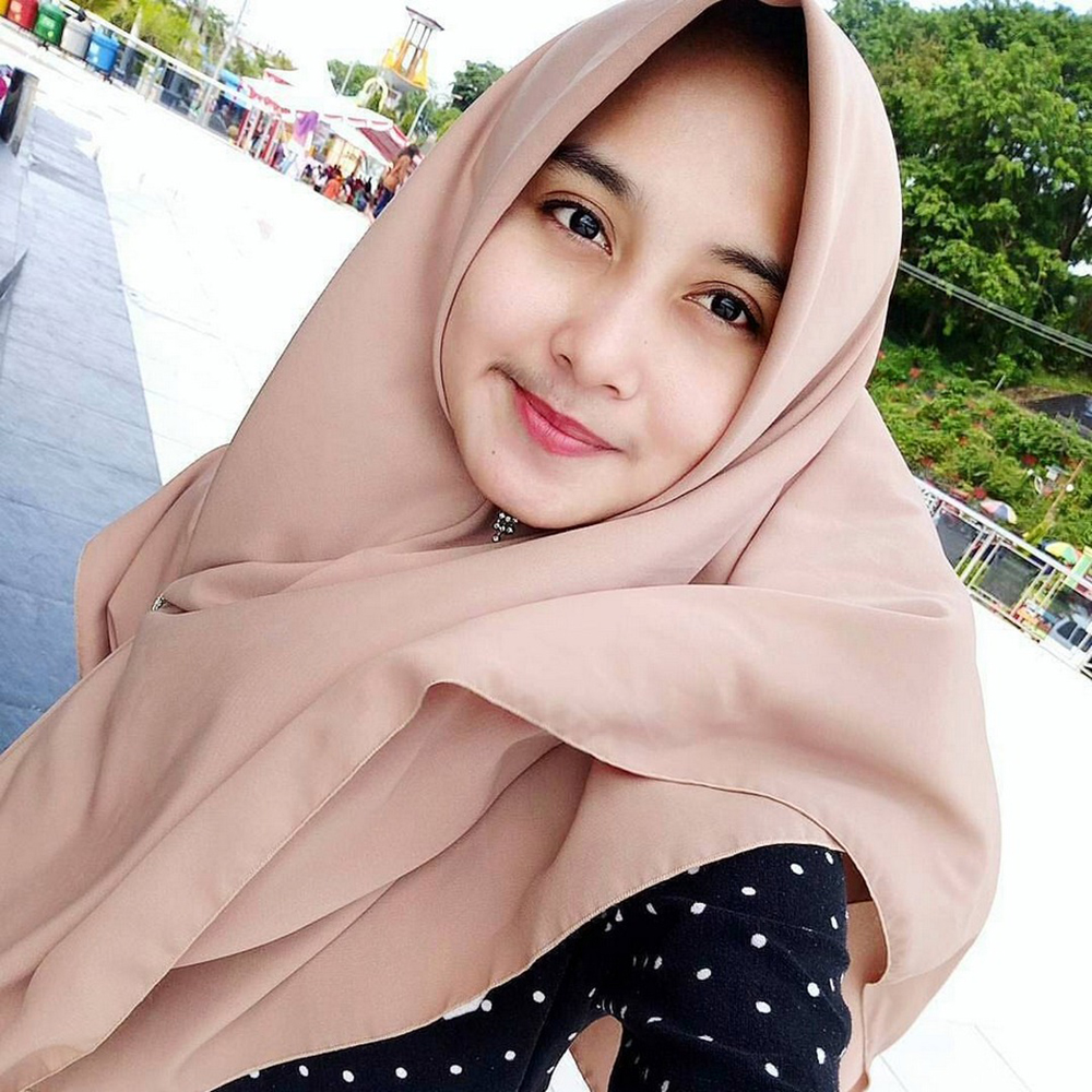 Kumpulan Foto Cewek Jilbab Cantik dan Manis untuk DP BBM Manis Bulan.