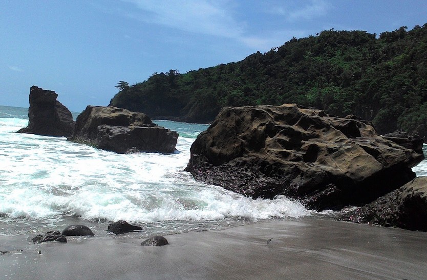 Pesona Keindahan Wisata Pantai Kali Kencana di Nusakambangan Cilacap Jawa  Tengah - IhateGreenJello