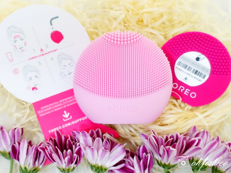 FOREO LUNA play plus with the manuals