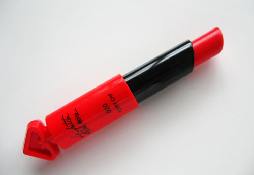 Анонс: La Petite Robe Noire Lipstick 020 Poppy Cap