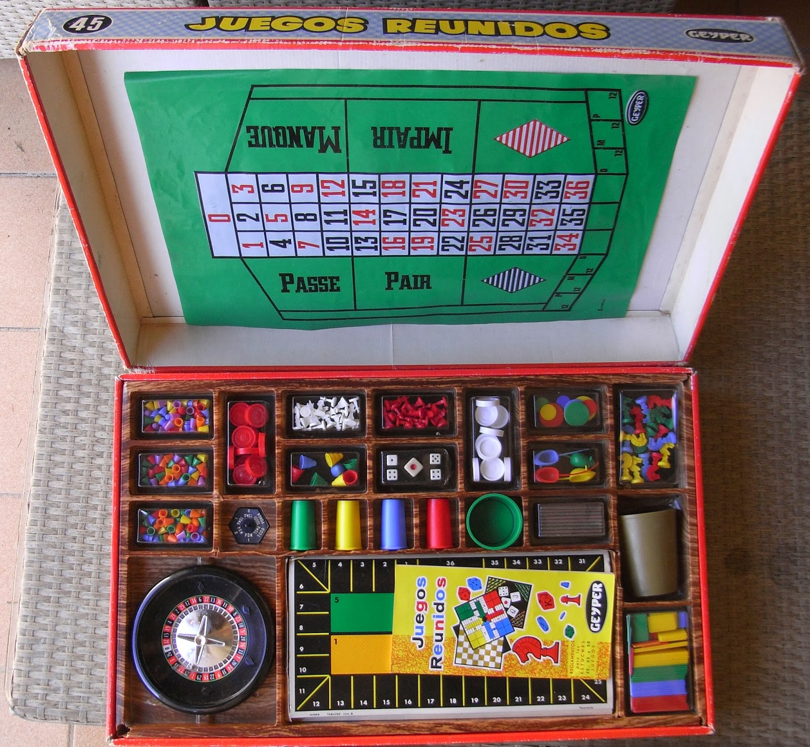 Memorias de plástico y papel Juegos Reunidos Geyper, años 70