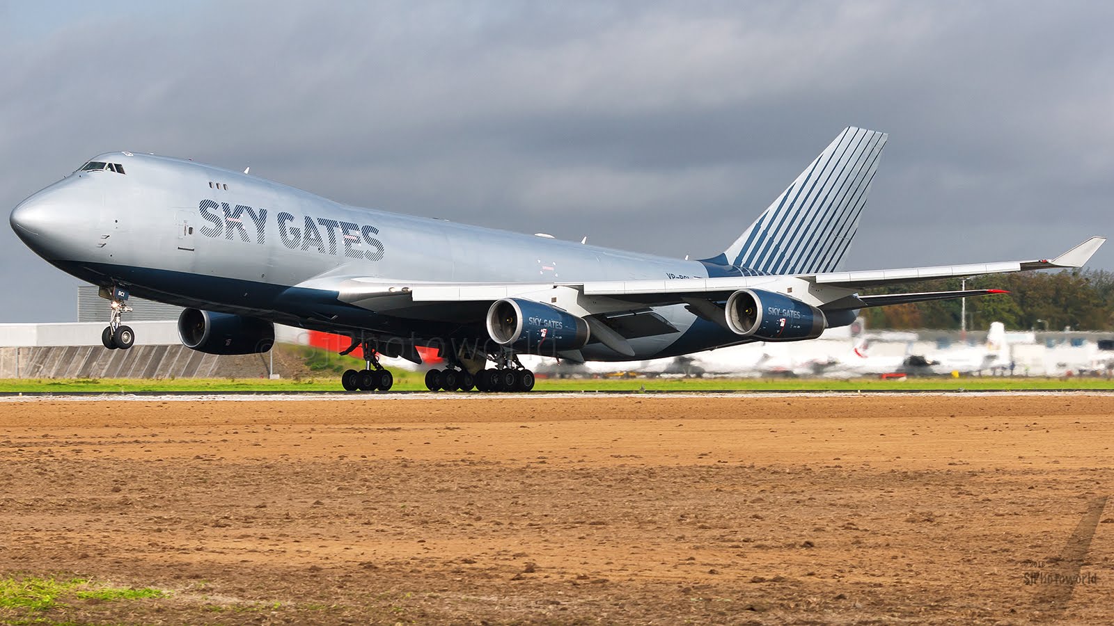 Flyingphotos Magazine News Sky Gates Airlines B747400F VPBCI