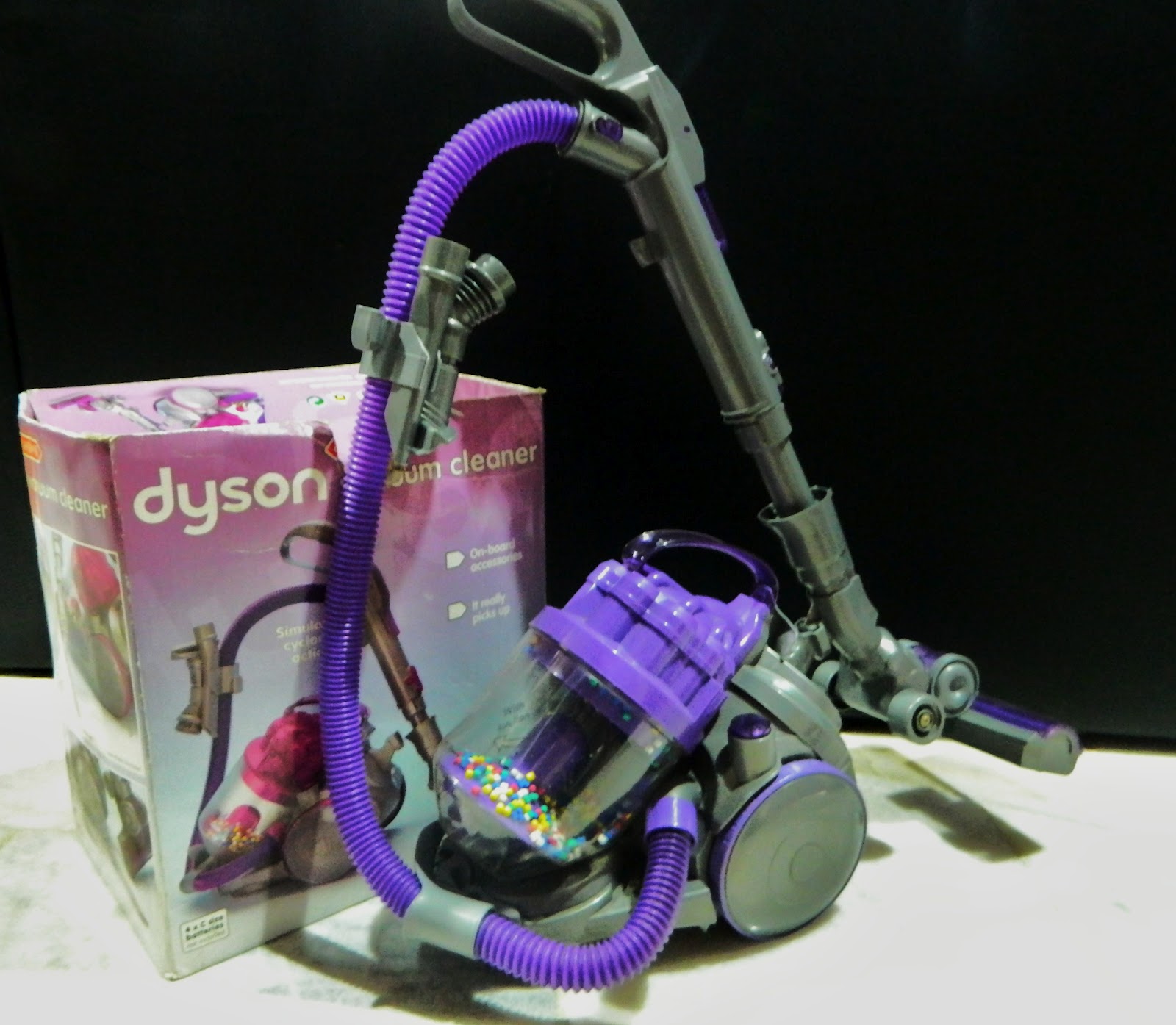 Дайсон к 14 февраля. Пылесос Дайсон DC 08. Пылесос Дайсон dc05. Dyson dc05 Vacuum. Dyson dc14 Vacuum Cleaners.