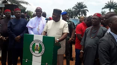 1a2 Photos: Governor Ugwuanyi visits Enugu community invaded by suspected Fulani herdsmen