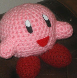 http://translate.google.es/translate?hl=es&sl=en&tl=es&u=http%3A%2F%2Frobezpierre.deviantart.com%2Fart%2FKirby-Plushie-359492371