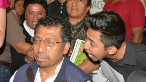 "¡Tú me violaste!": Joven encara a sacerdote en plena conferencia "¡Tú me violaste!": Joven encara a sacerdote en plena conferencia