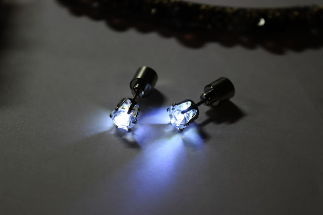 led earrings review, born pretty review, bornprettystore review, glowing earrings, glow in the dark earrings, light earrings born pretty, buy led earrings, review eyelashes 