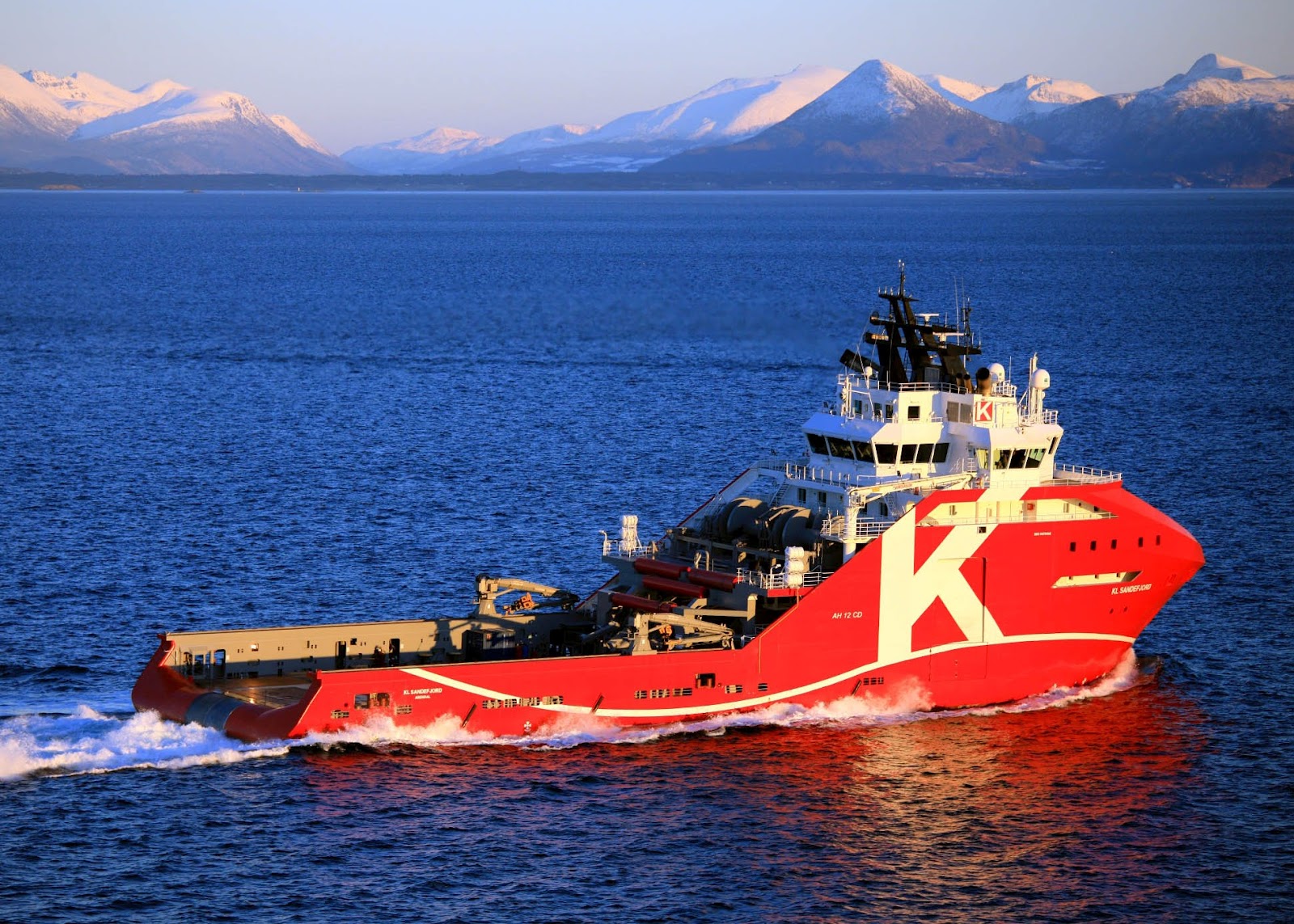 Испанская армада. Psv platform supply/support vessel. Морская платформа моликпак. Total ships. Siem stingray vessel.