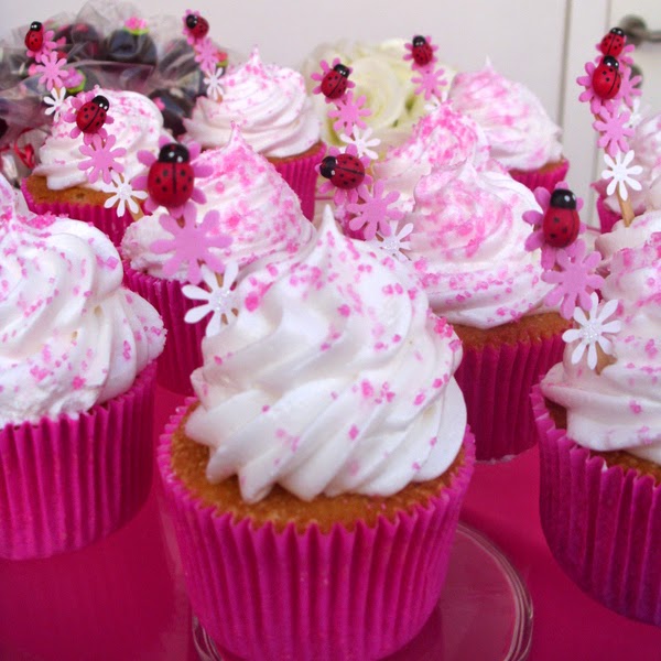 Cinco ideas fáciles y hechas a mano para personalizar una fiesta infantil.