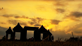 Ratu Boko or Keraton Ratu Boko is a historical site derived from the Hindu in addition to Buddhist dy Bali Travel Attractions Map and Things to do in Bali: Tip for Ratu Boko backpakers