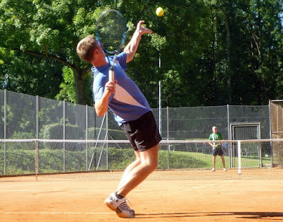 Jugando al Tenis