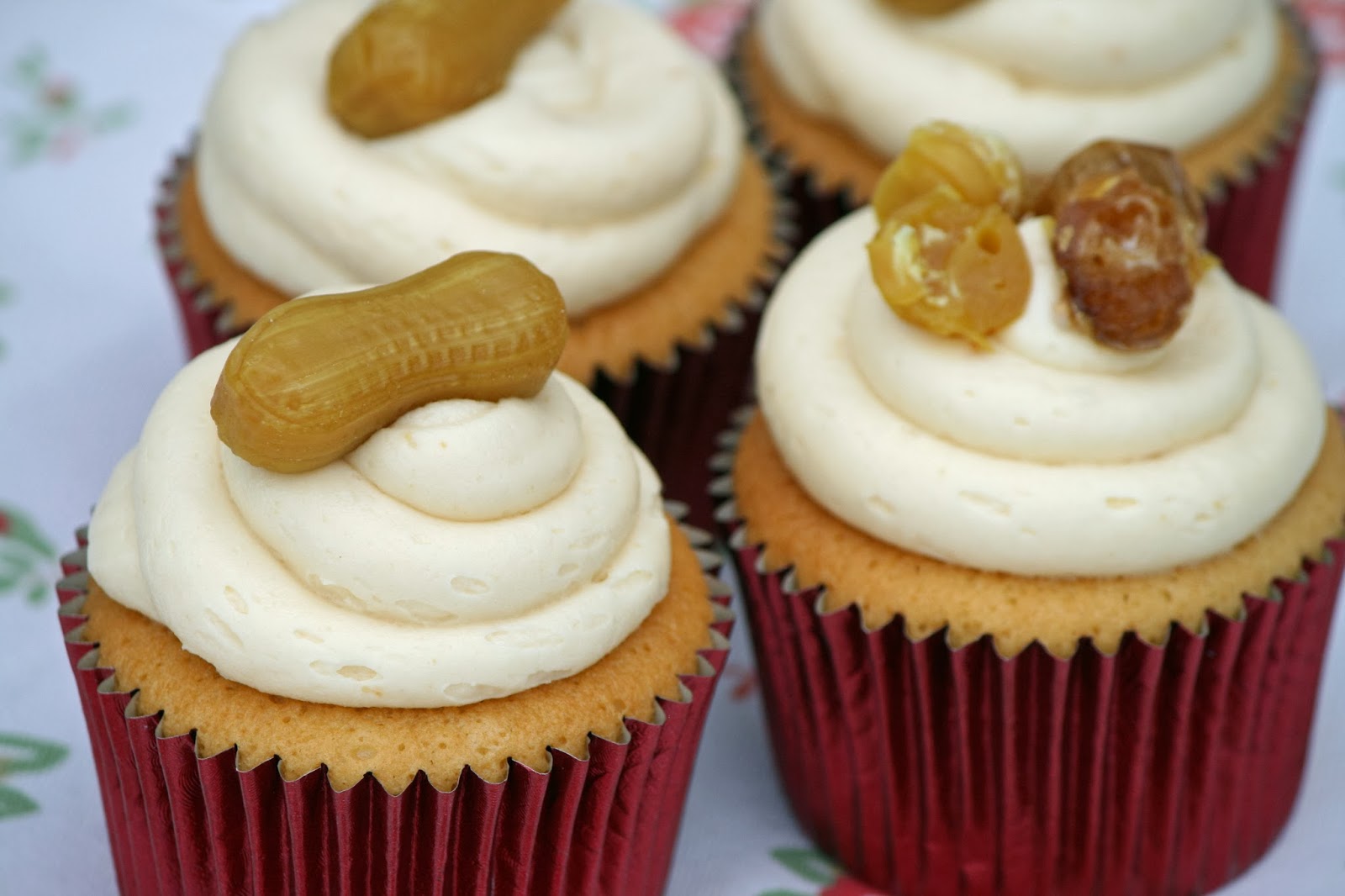 lauralovescakes... Sweet Peanut Cupcakes