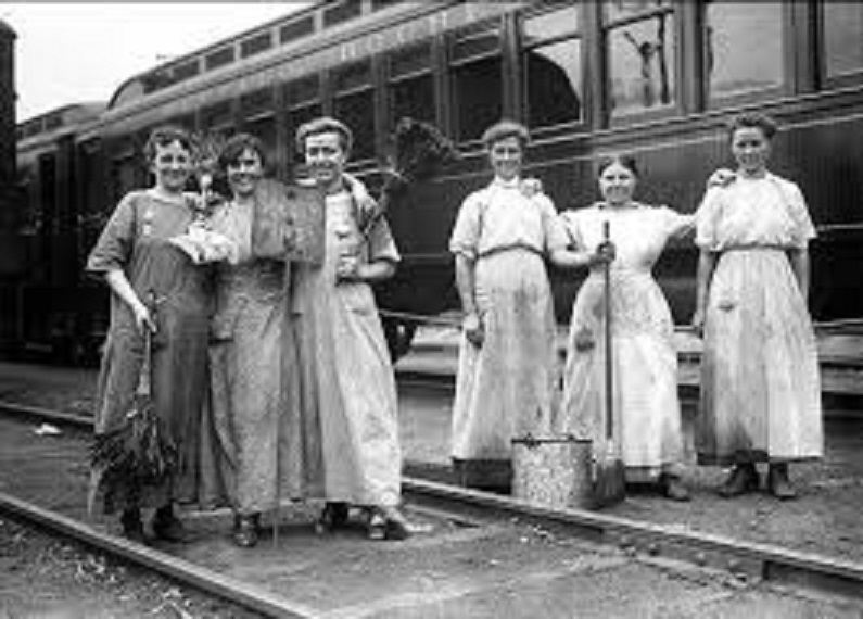 World War I female railroad workers