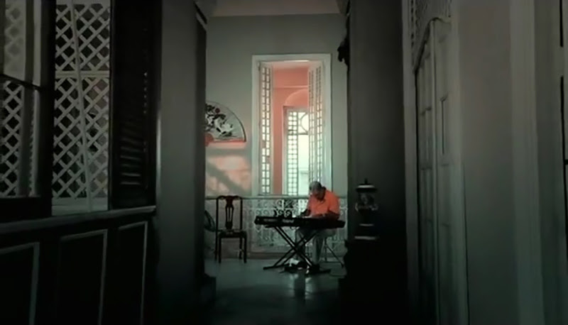 Emilio Morales - ¨El manisero¨ - Videoclip - Dirección: Rudy Mora - Orlando Cruzata. Portal Del Vídeo Clip Cubano - 03 Emilio Morales - ¨El manisero¨ - Videoclip - Dirección: Rudy Mora - Orlando Cruzata. Portal Del Vídeo Clip Cubano - 03
