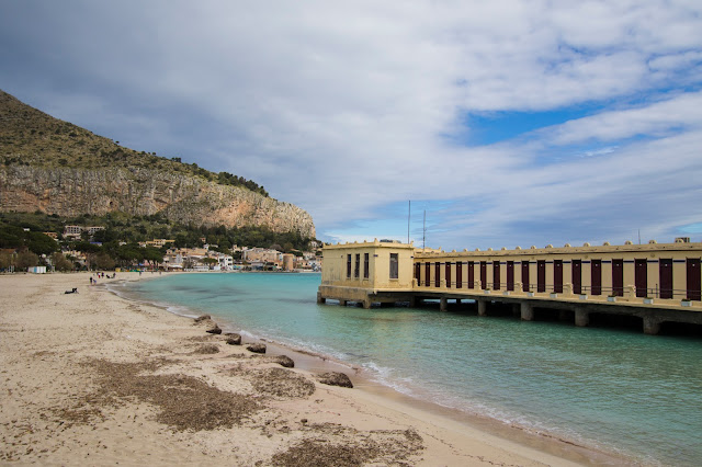 Stabilimento balneare-Spiaggia di Mondello-Palermo