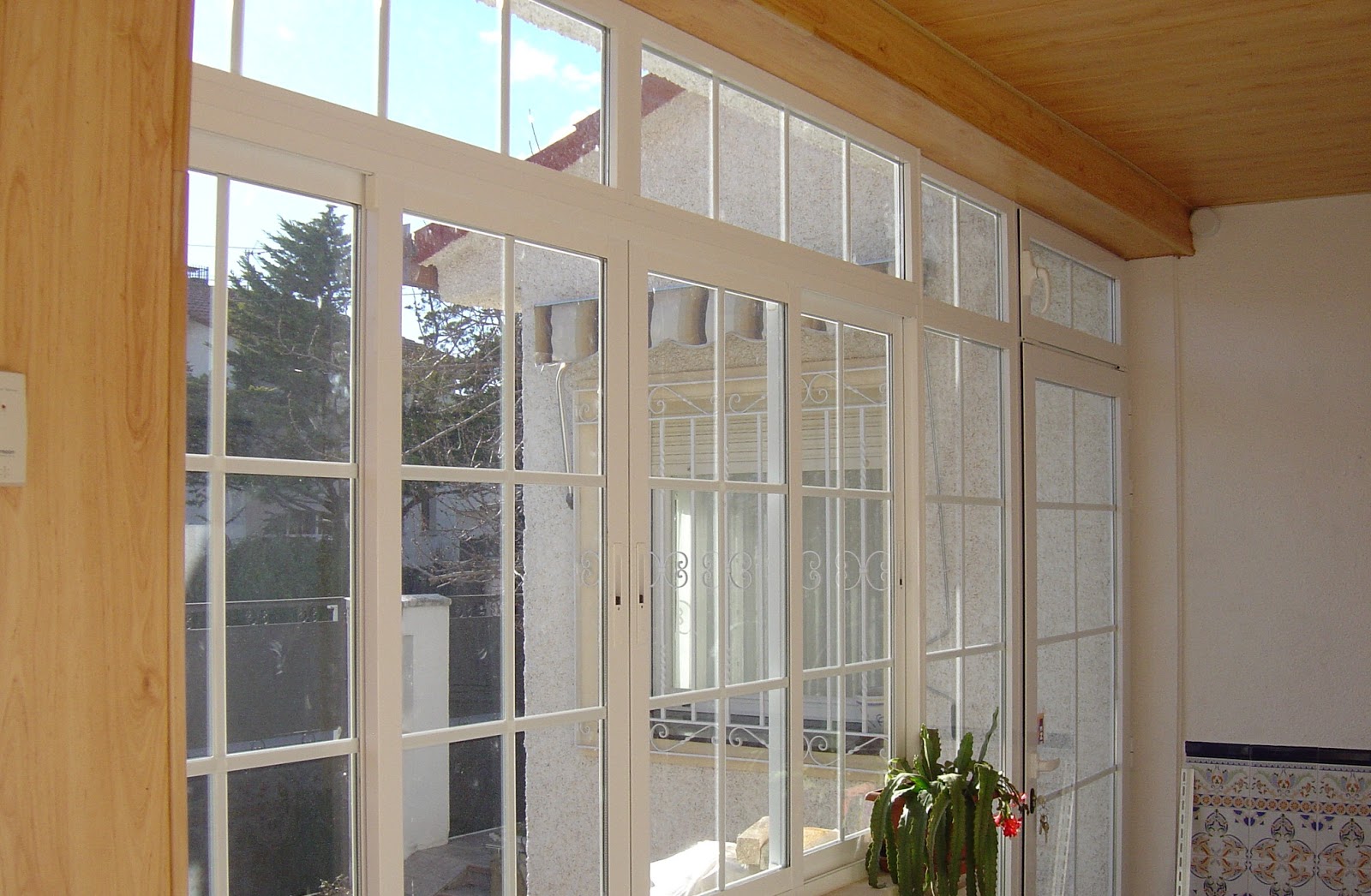 ¿Qué es mejor, el aluminio o el PVC? Cerramientos en Castellón 【WEB