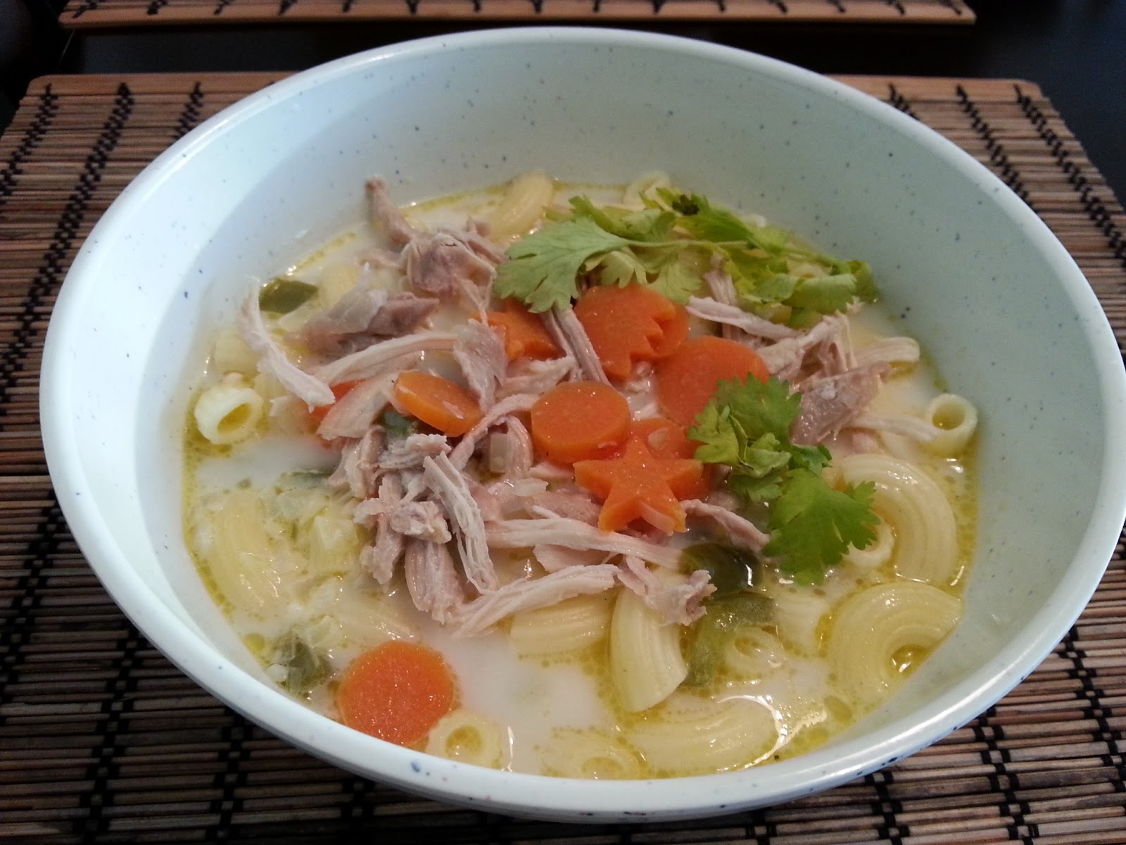 Hani's Kitchen Creamy Macaroni Chicken Soup