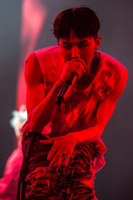 G-DRAGON CAPTIVATES FANS AT THE VENETIAN MACAO WITH HIS ‘G-DRAGON 2017 WORLD TOUR <ACT III, M.O.T.T.E> IN MACAO’ G-DRAGON CAPTIVATES FANS AT THE VENETIAN MACAO WITH HIS ‘G-DRAGON 2017 WORLD TOUR <ACT III, M.O.T.T.E> IN MACAO’