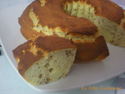 Ciambellone soffice con ricotta e noci