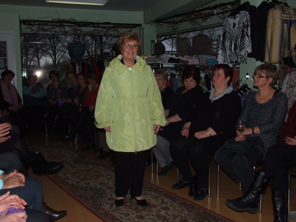 running wild shoe store