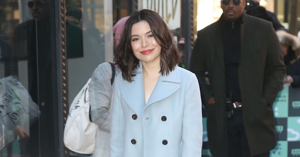 Miranda Cosgrove Sexy photos BUILD in NYC - Hollywood Stars Celebrities