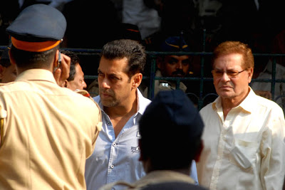 Salman Khan visit Unwell Bal Thackeray at Matoshree