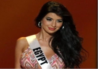 صورة ملكة جمال مصر ” شبه العارية ” تثير غضب النشطاء على مواقع التواصل الاجتماعي خاصة في زمن الاخوان