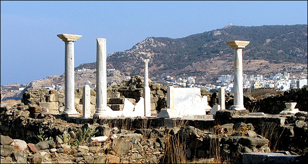 Τα ερείπια της παλαιοχριστιανικής βασιλικής της Αγίας Φωτεινής 5ου - 6ου αι. Τα ερείπια της παλαιοχριστιανικής βασιλικής της Αγίας Φωτεινής 5ου - 6ου αι.