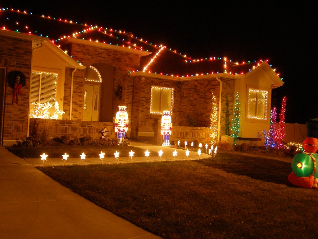 Christmas Lights On House Wallpaper | Wallpapers High Definition ...