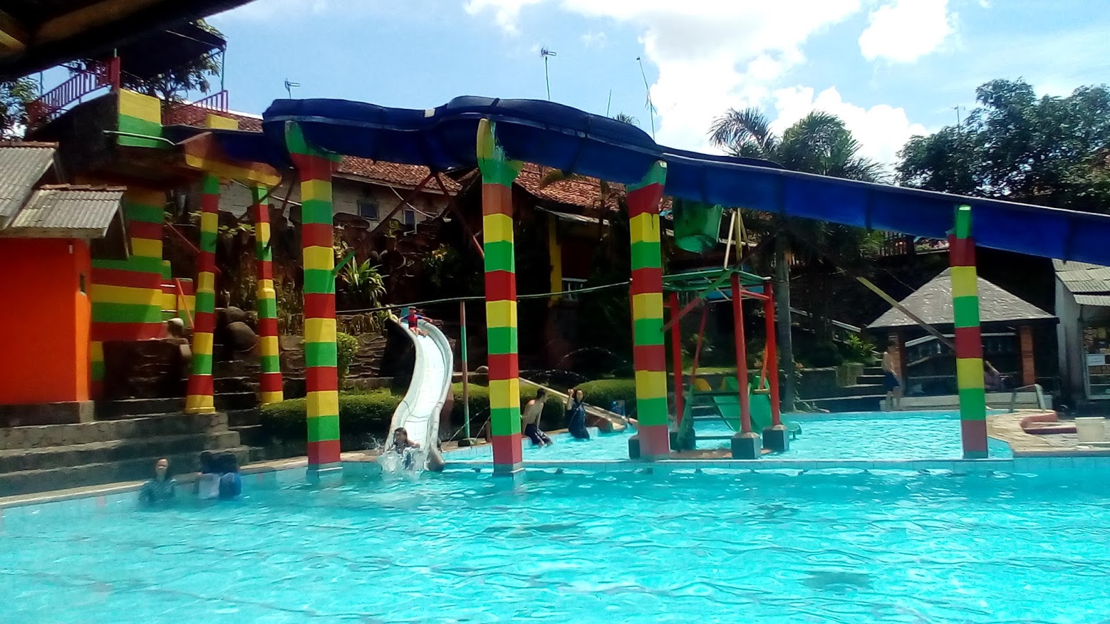 Kolam Renang Cek Tse Long Laditachuda