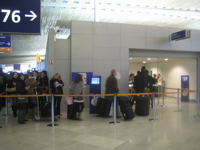 Fila no aeroporto de Paris Fila no aeroporto de Paris