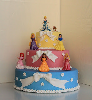 Cassia Romano: Bolo Cenográfico das Princesas