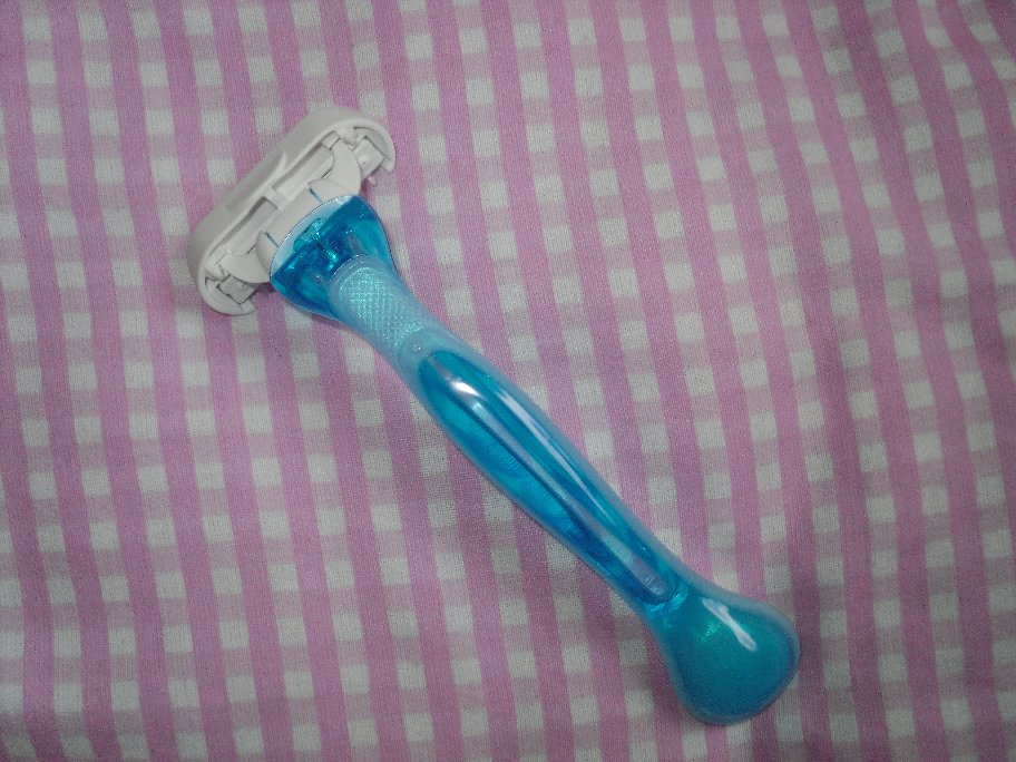 Pink Haired Princess Review Gillette Venus Bikini Trimmer & Satin