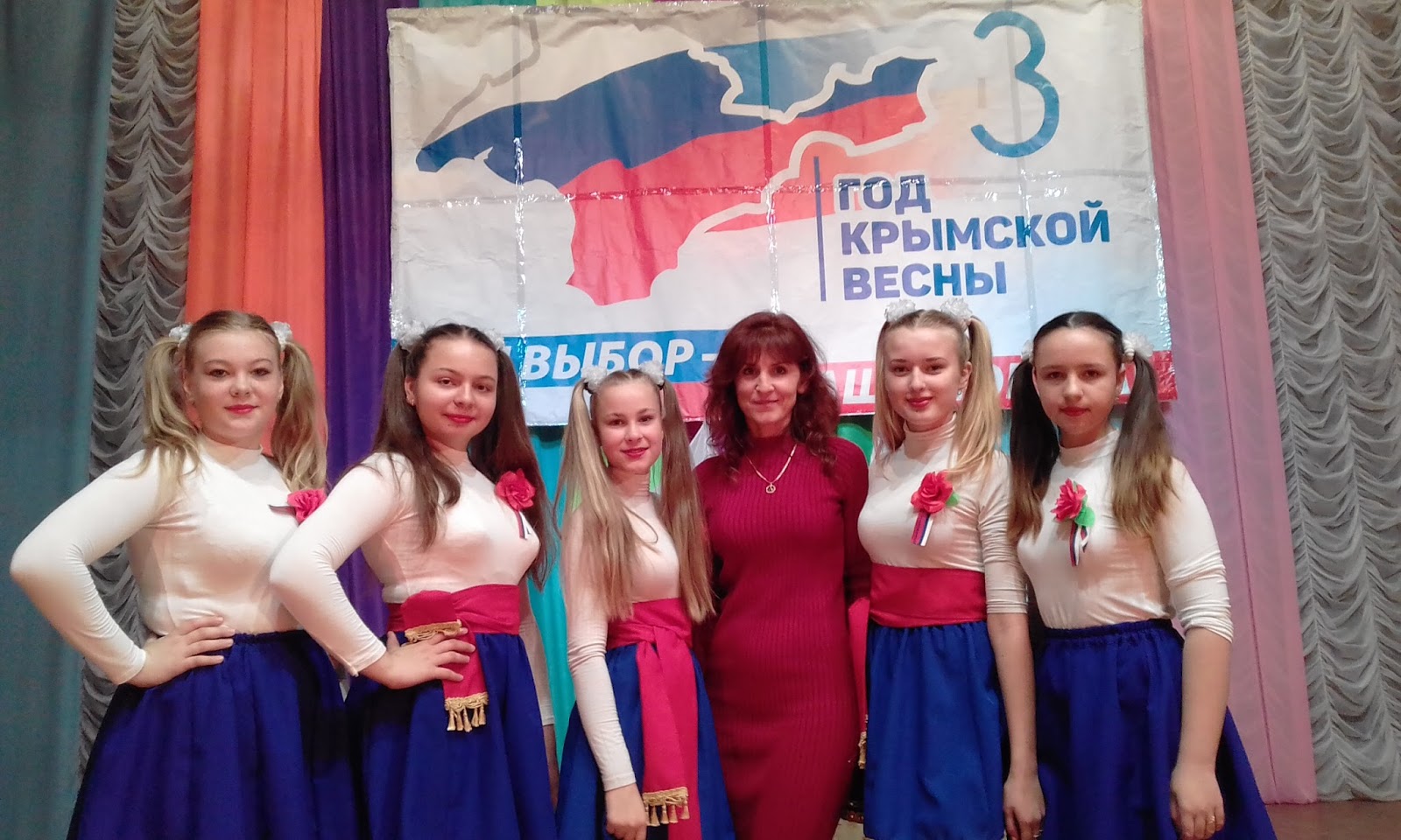 сельский дк концерт. украшение сцены в дк. украшение сцены в доме культуры. темы для художественной самодеятельности. сельский дк концерт.