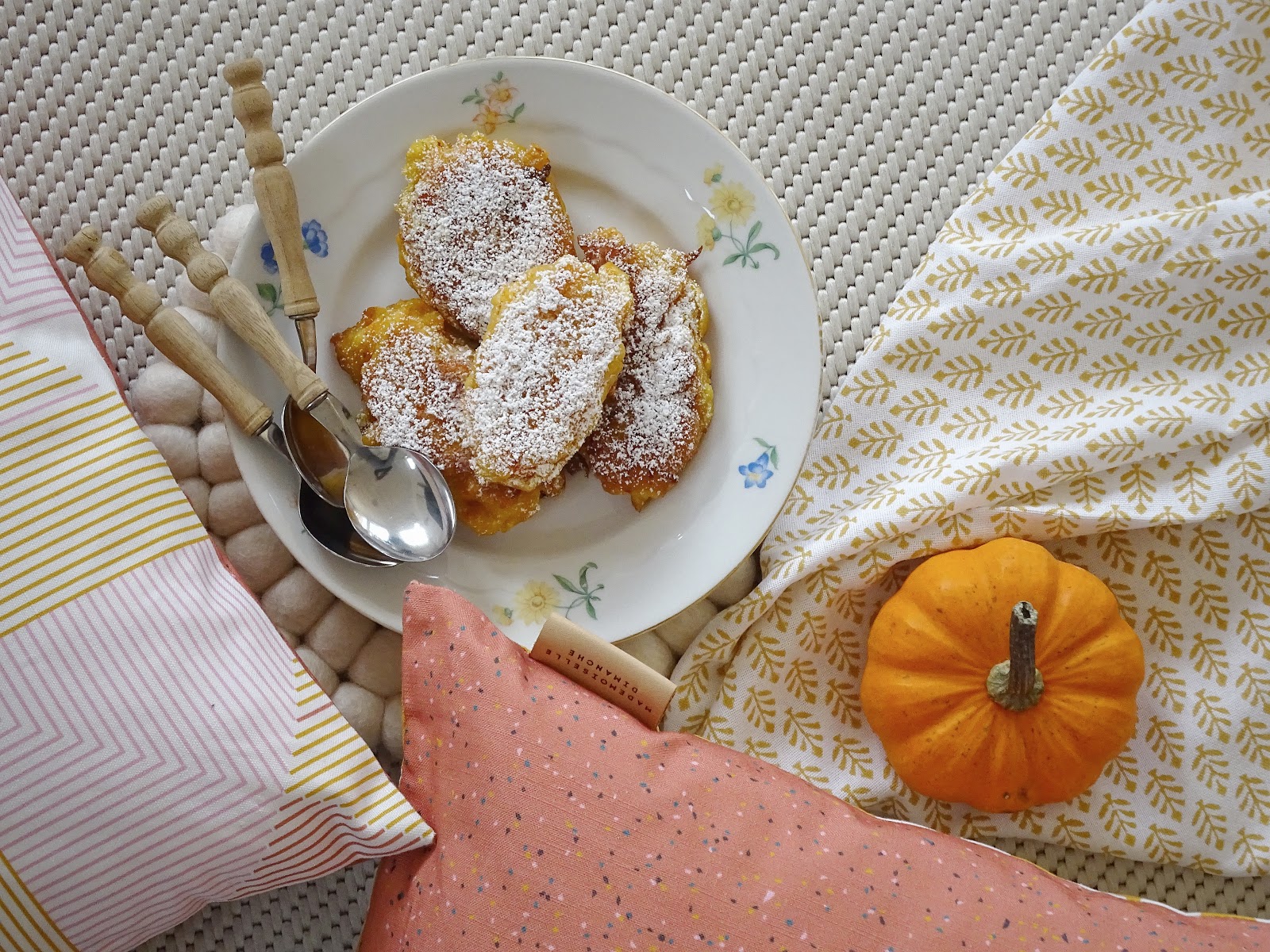 Rezept Kürbis-Quark-Krapfen und Farbtrends, Heimtextilien und Dekoideen in Ocker, Senf und Altrosa - https://mammilade.blogspot.de Rezept Kürbis-Quark-Krapfen und Farbtrends, Heimtextilien und Dekoideen in Ocker, Senf und Altrosa - https://mammilade.blogspot.de