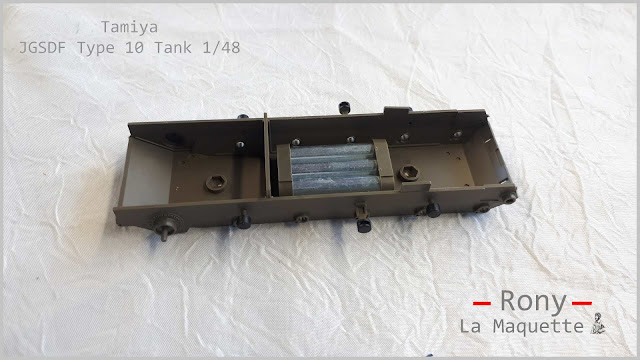 JGSDF Type 10 Tank de Tamiya 1/48. Réalisation du caisson inférieur du char Type 10 de Tamiya