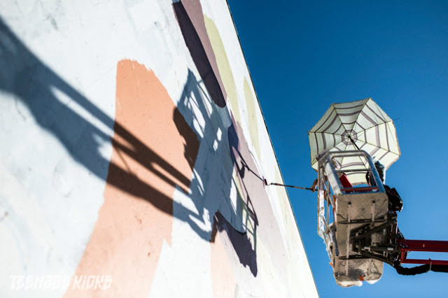 Spanish Street Artist Aryz at work on a new mural in Rennes For the Teenage kicks street art Festival. 5