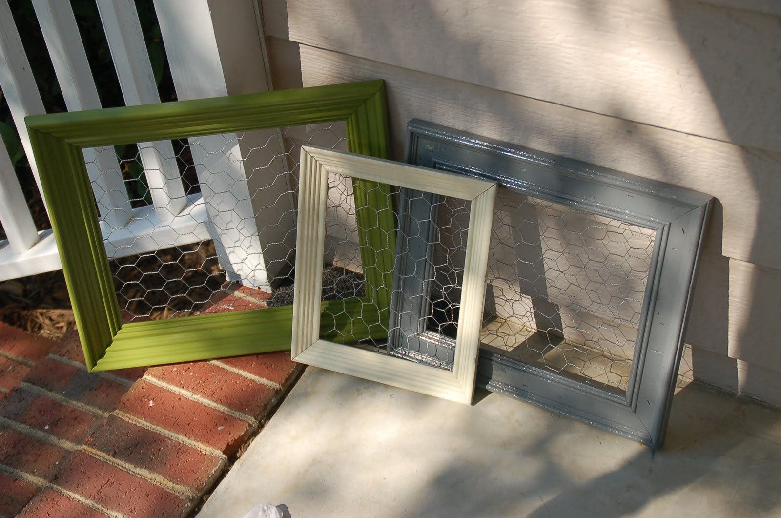 Thrifty Finds and Redesigns Framed Chicken Wire Memo Board