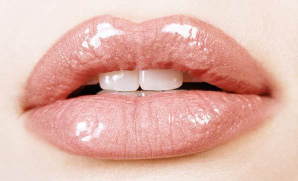 lip-gloss-lips