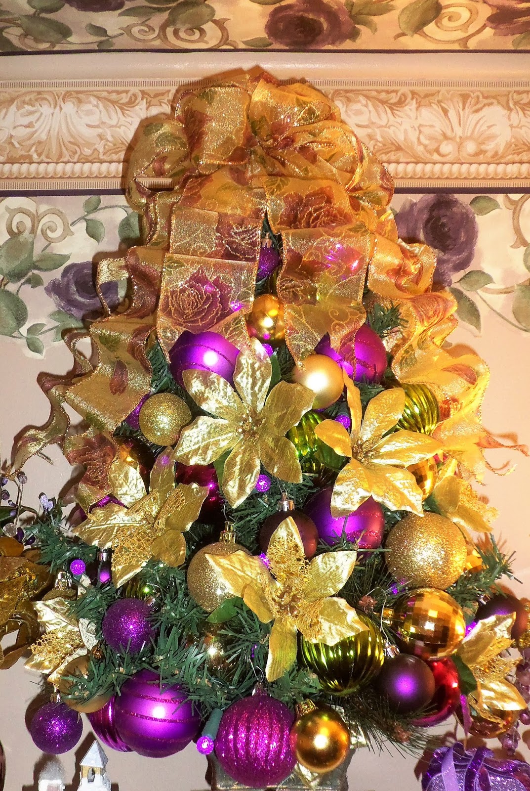 A DEBBIEDABBLE CHRISTMAS Upstairs Bathroom, Christmas Home Tour, 2017