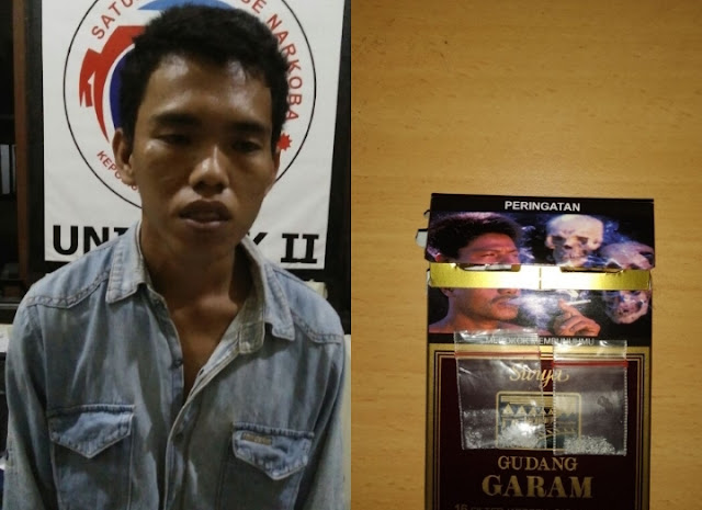 Lagi Nongkrong Rudi Di Geledah Polisi, Temukan 2  Paket Sabu