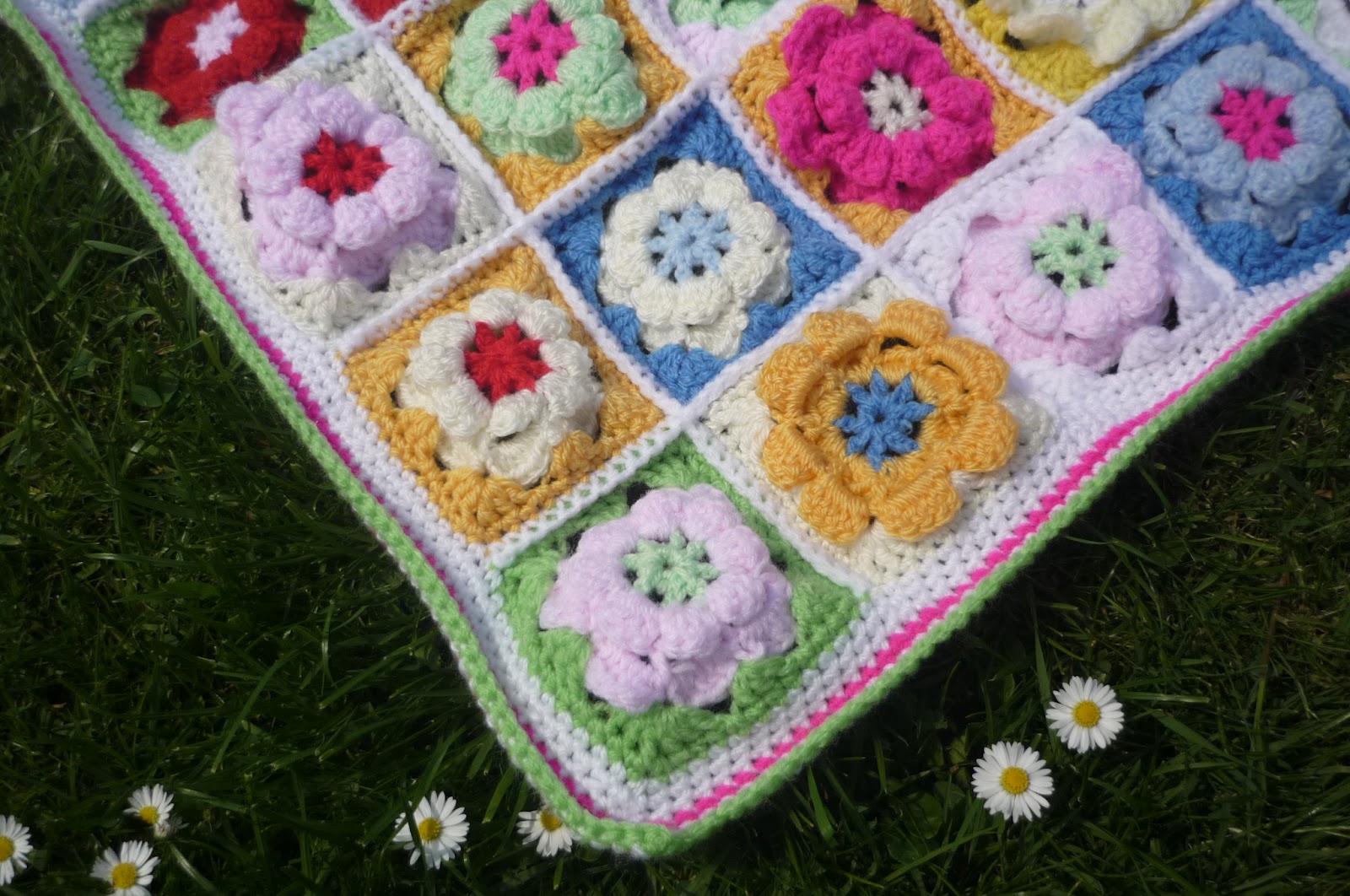 KnitKnatKnotUK Crochet Flower Throw
