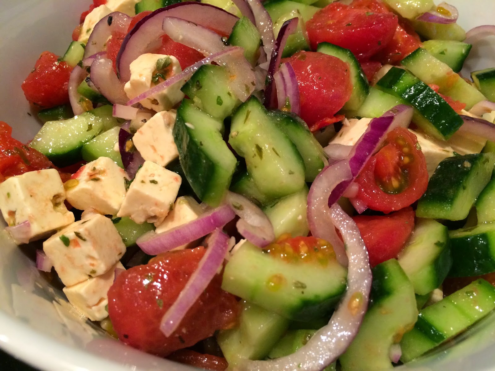 Lekker eten met Marlon Griekse salade met tomaten, komkommer, witte
