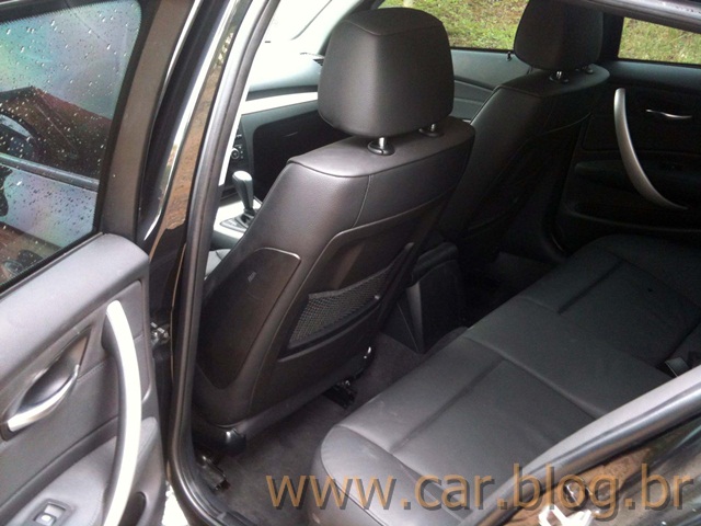 BMW 120iA 2010 - interior