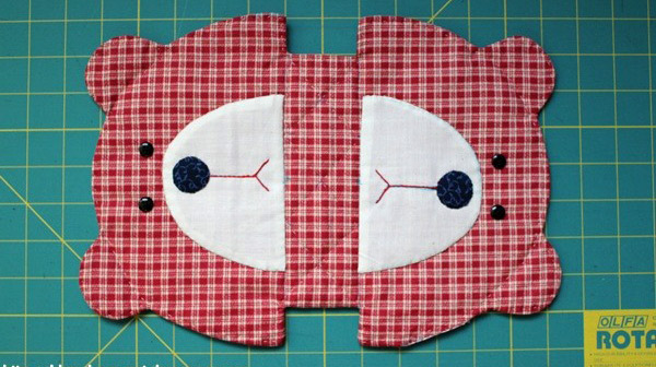 Japanese patchwork teddy bear quilt bag / zipper pouch sewing purse.