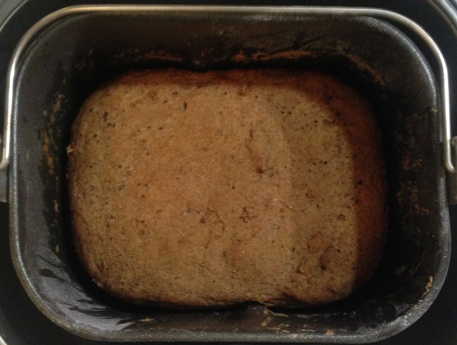 Ржаной хлеб без дрожжей в хлебопечке рецепт. Хлеб из хлебопечки. Хлебопечка для ржаного хлеба. Ржаной хлеб в хлебопечке. Ржаное тесто в хлебопечке.