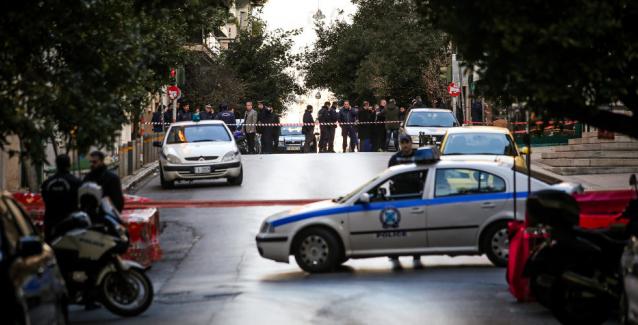 Κρατούμενος απέδρασε από την Ευελπίδων - Τον πήραν οι συγγενείς του! Κρατούμενος απέδρασε από την Ευελπίδων - Τον πήραν οι συγγενείς του!